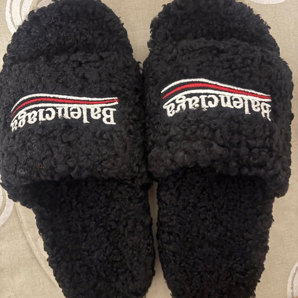 Women’s Size 10 Black Balenciaga Fur Slides